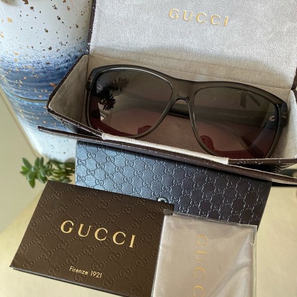 Authentic Gucci sunglasses 🕶 - Picture 3 of 7